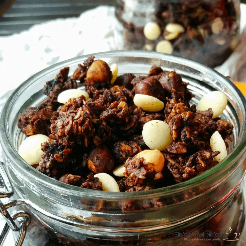 Oreo granola with toasted hazelnuts 3