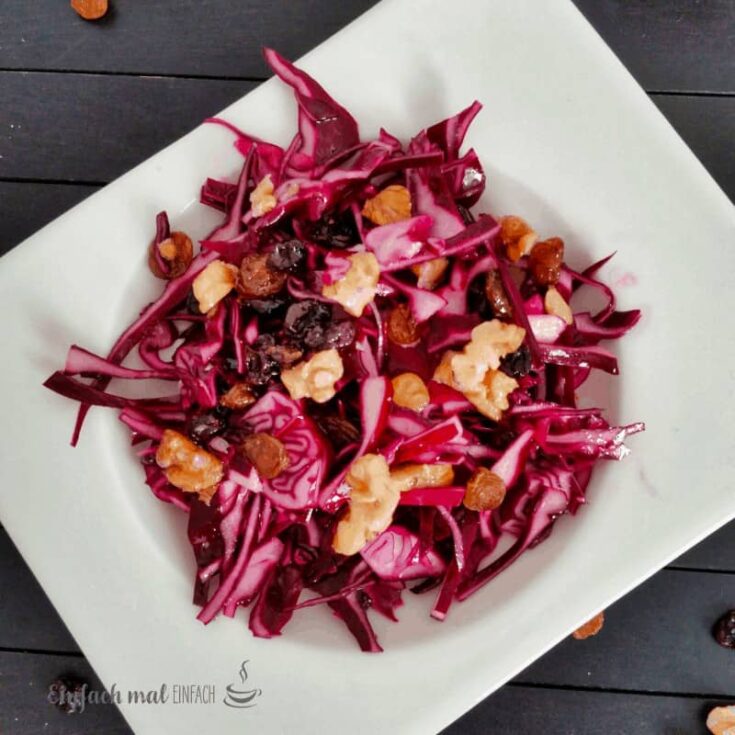 Red cabbage slaw with walnuts and raisins 4 Red cabbage slaw with walnuts and raisins